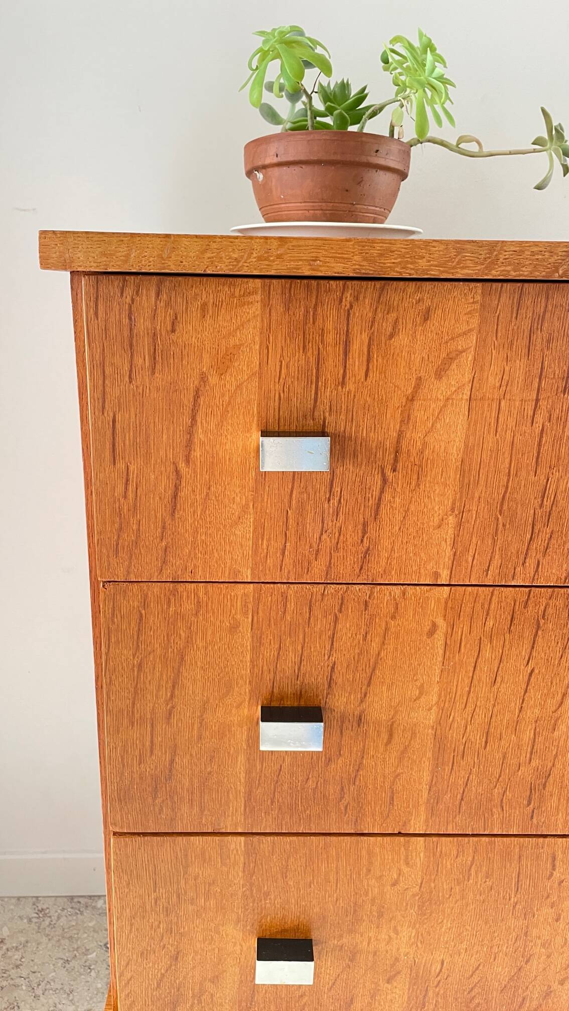 Vintage design geometric chest