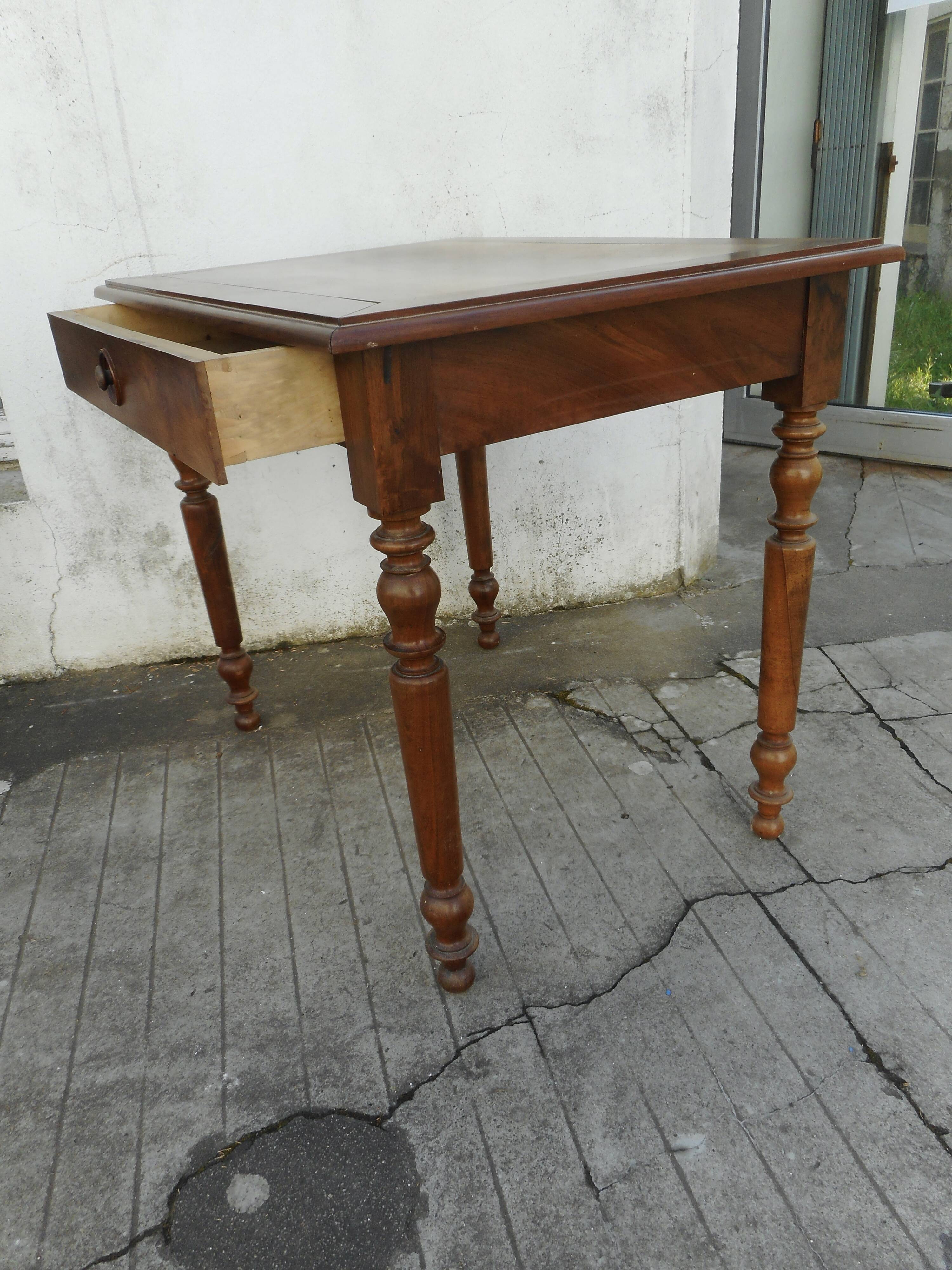 Writing table