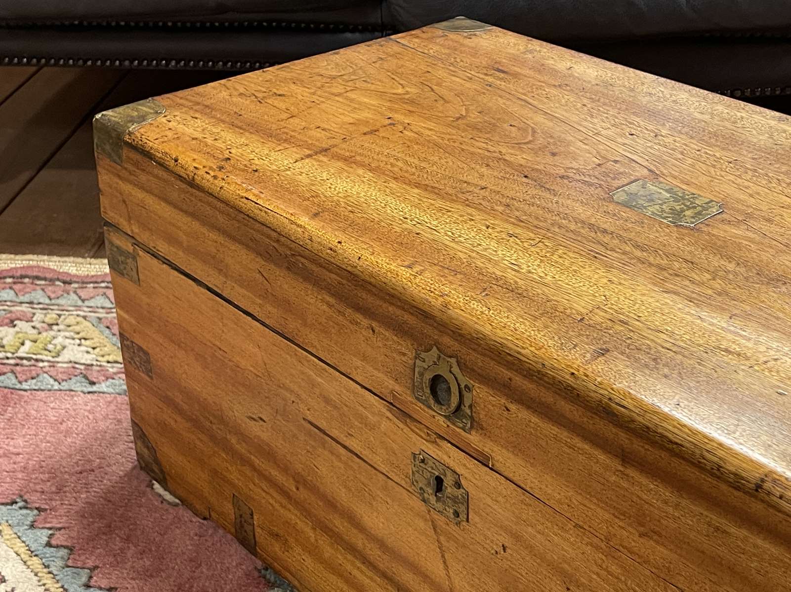 1930s English oak dressing table with beveled oval mirror