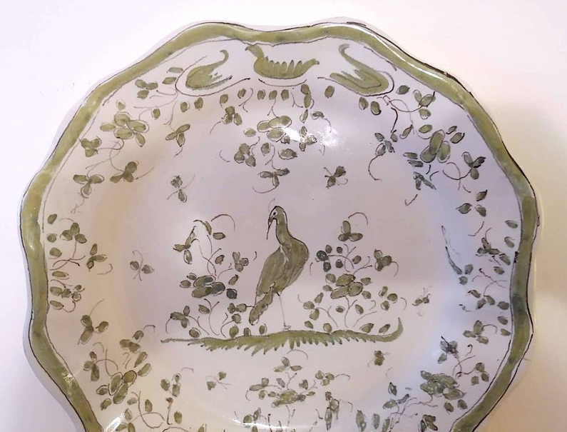 Assiette faïence de Moustiers oiseau du paradis