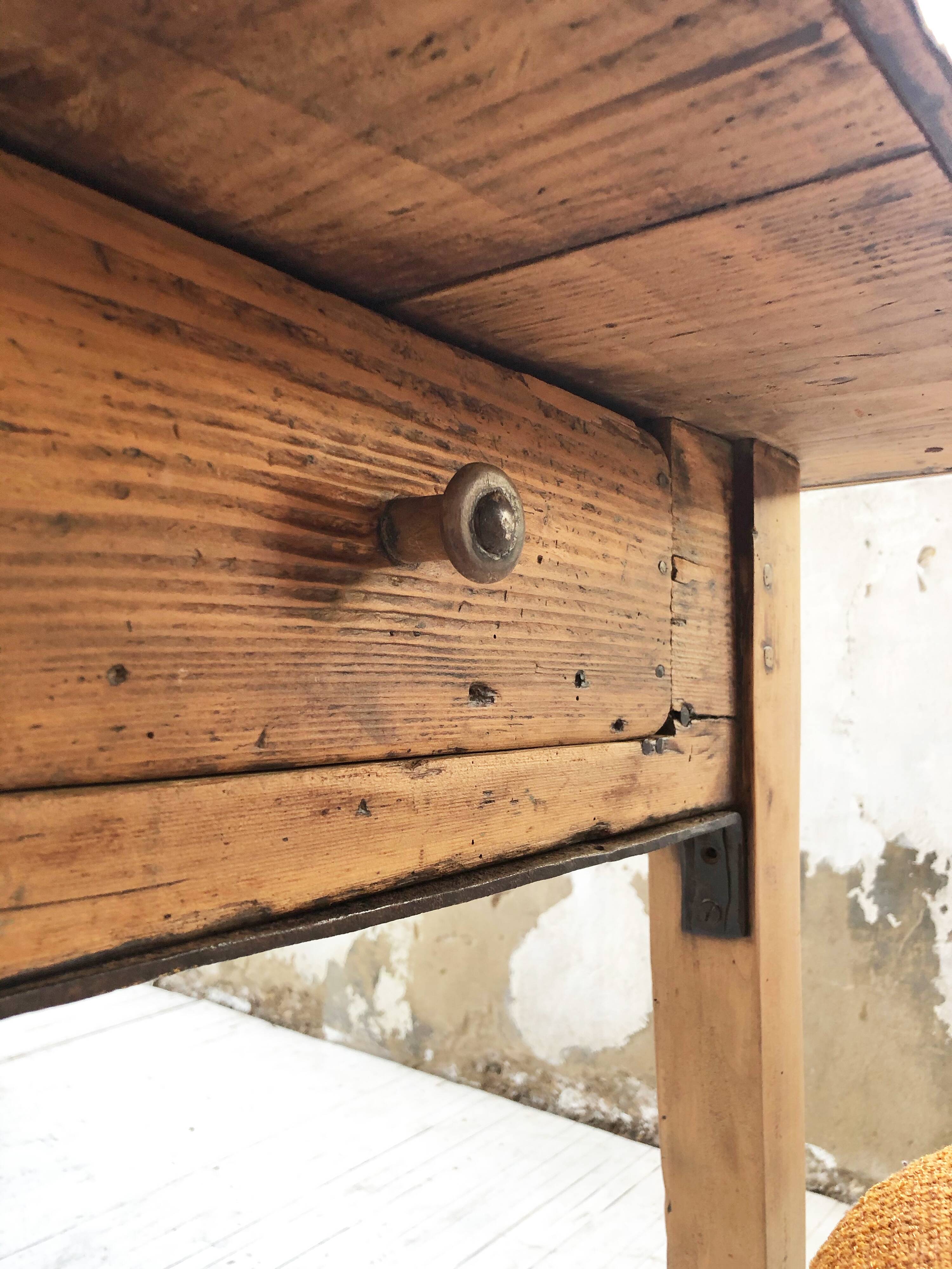 Old farm table with 225 cm extension cords