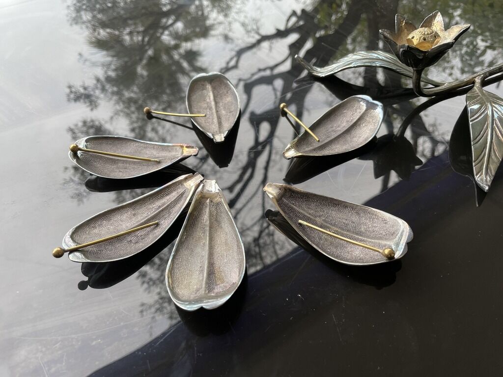 Silver metal flower with cup petal