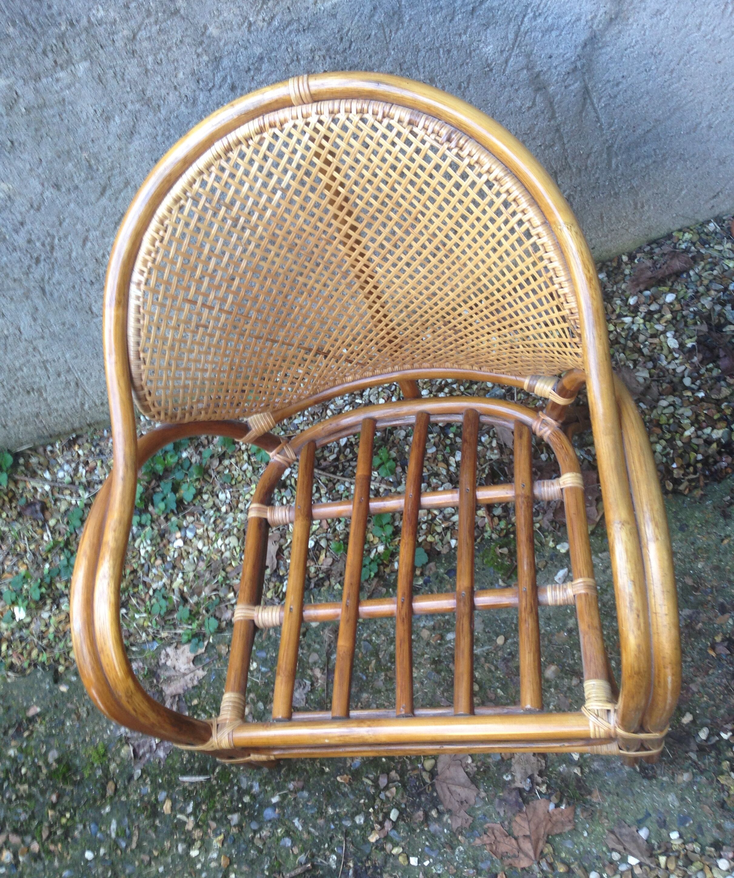 Fauteuil bas en rotin et bambou dossier canné vintage