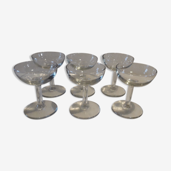 Six coupes anciennes à champagne en verre soufflée