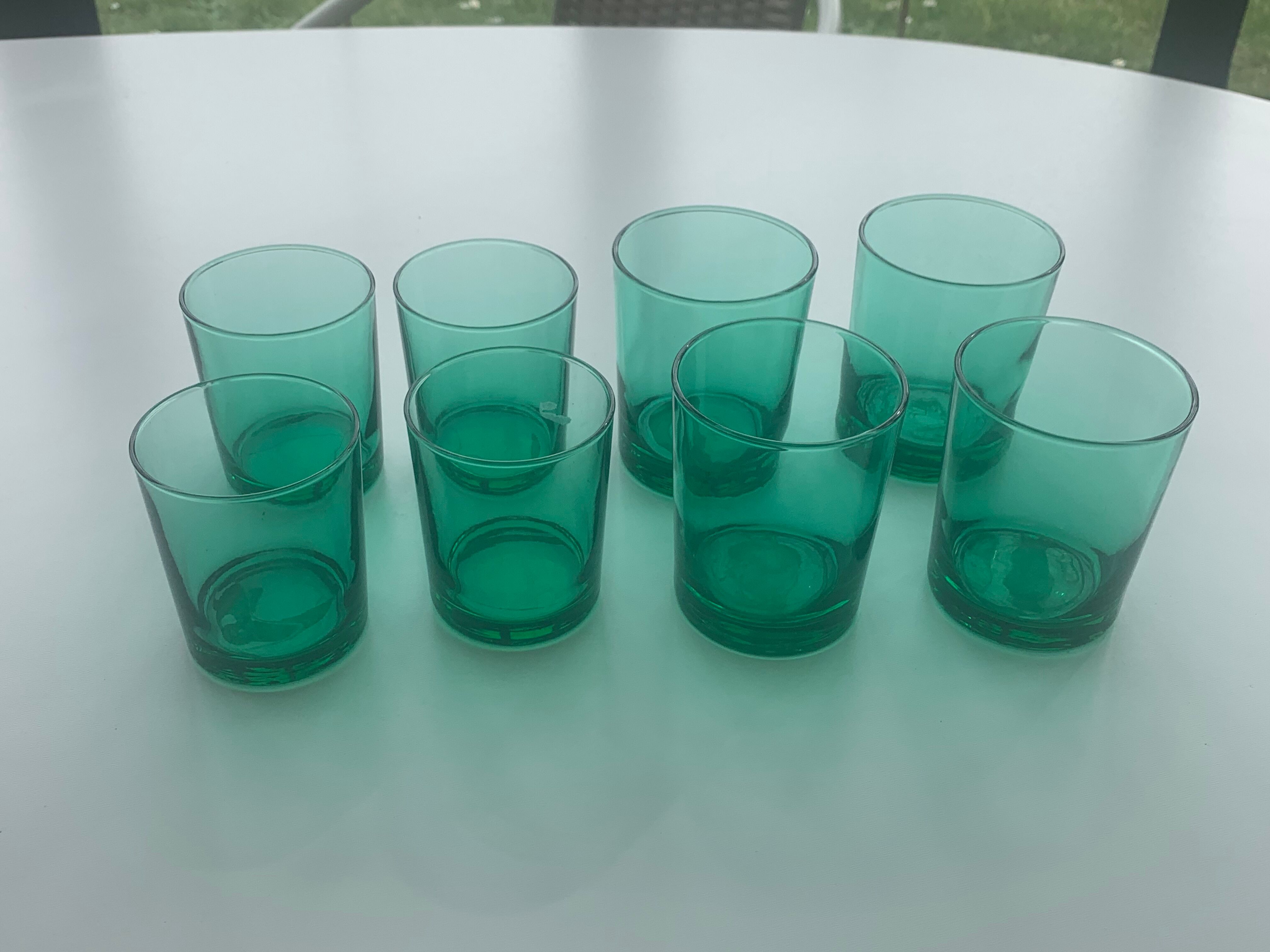 8 glasses in green glass with whisky, aperitif or water vintage 1970