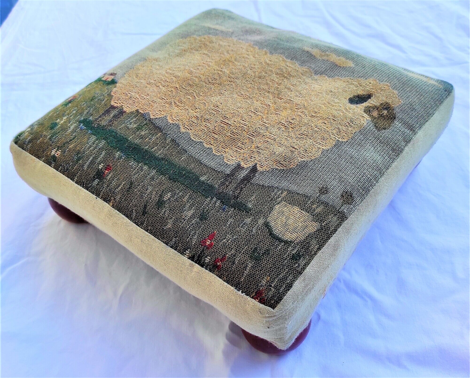 Antique wooden footrest with sheep décor fabrics in the meadow VINTAGE