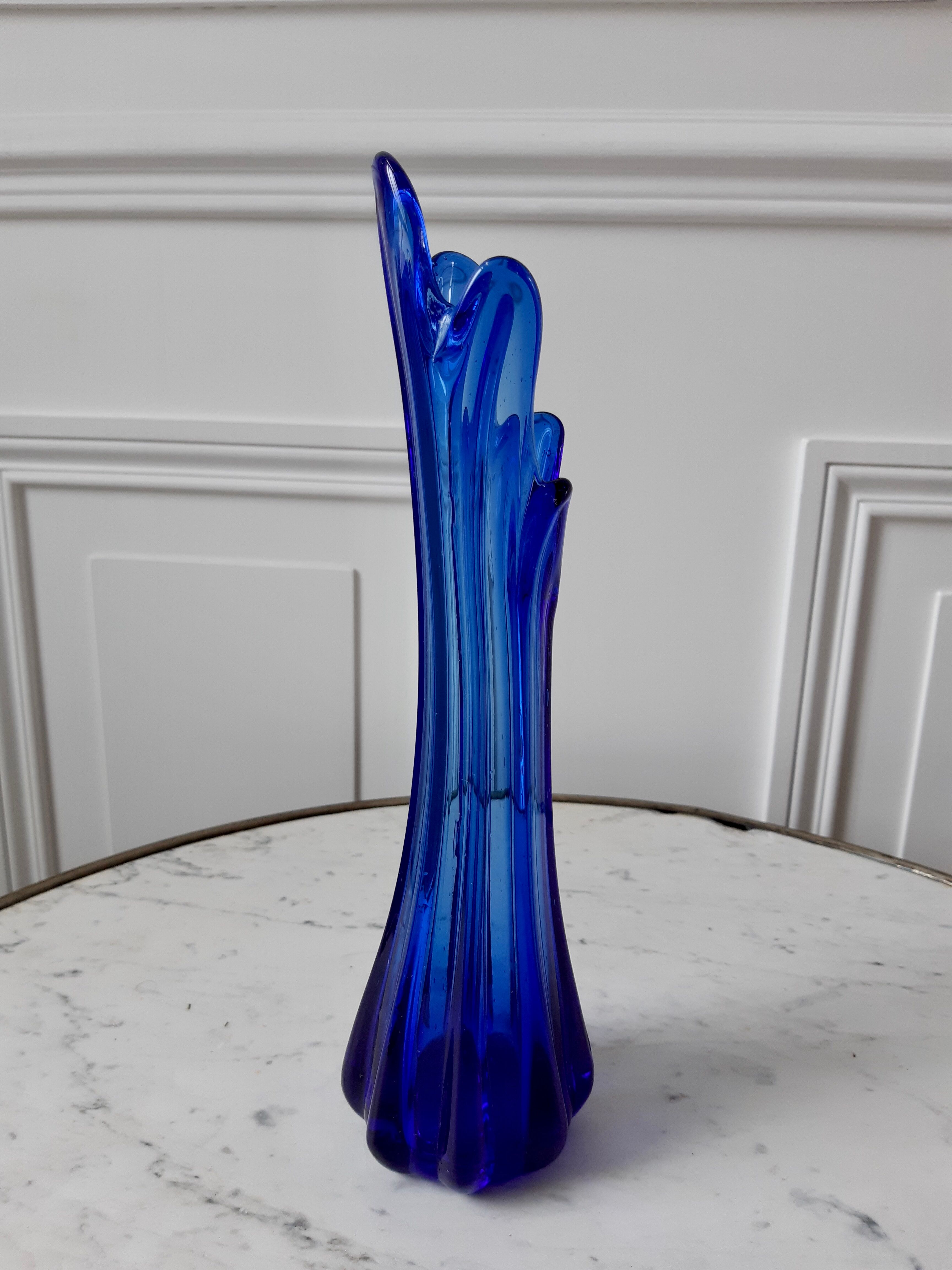 Blue soliflore vase in 1920s glass paste