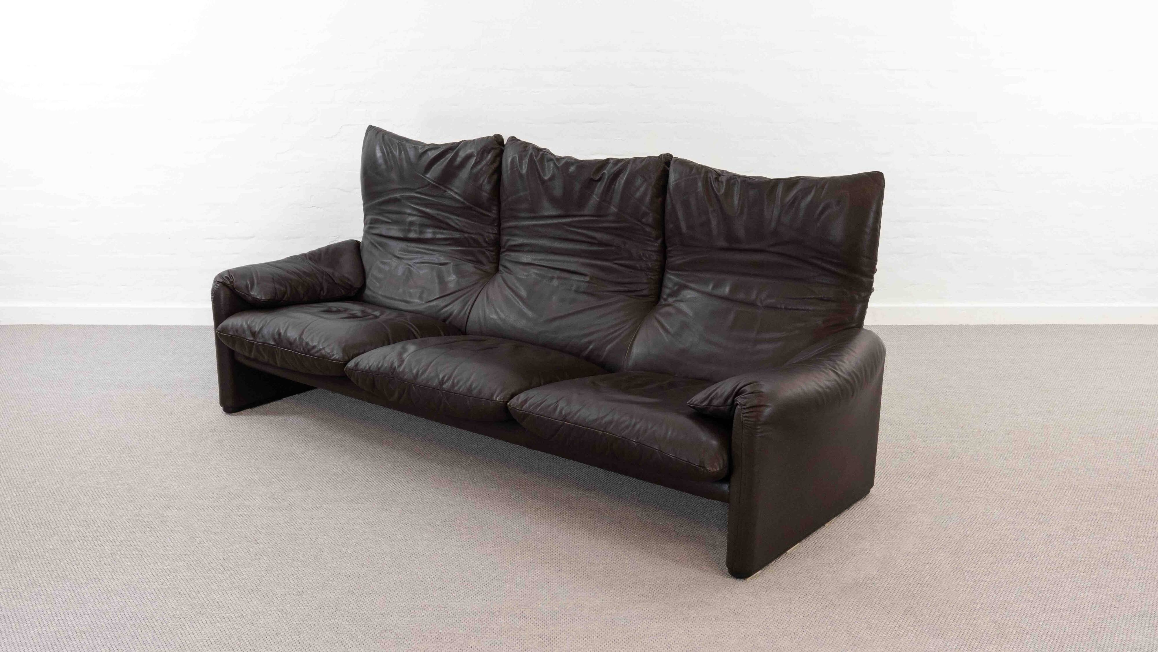 Cassina Maralunga 3seat-Sofa in darkbrown leather by Vico Magistretti