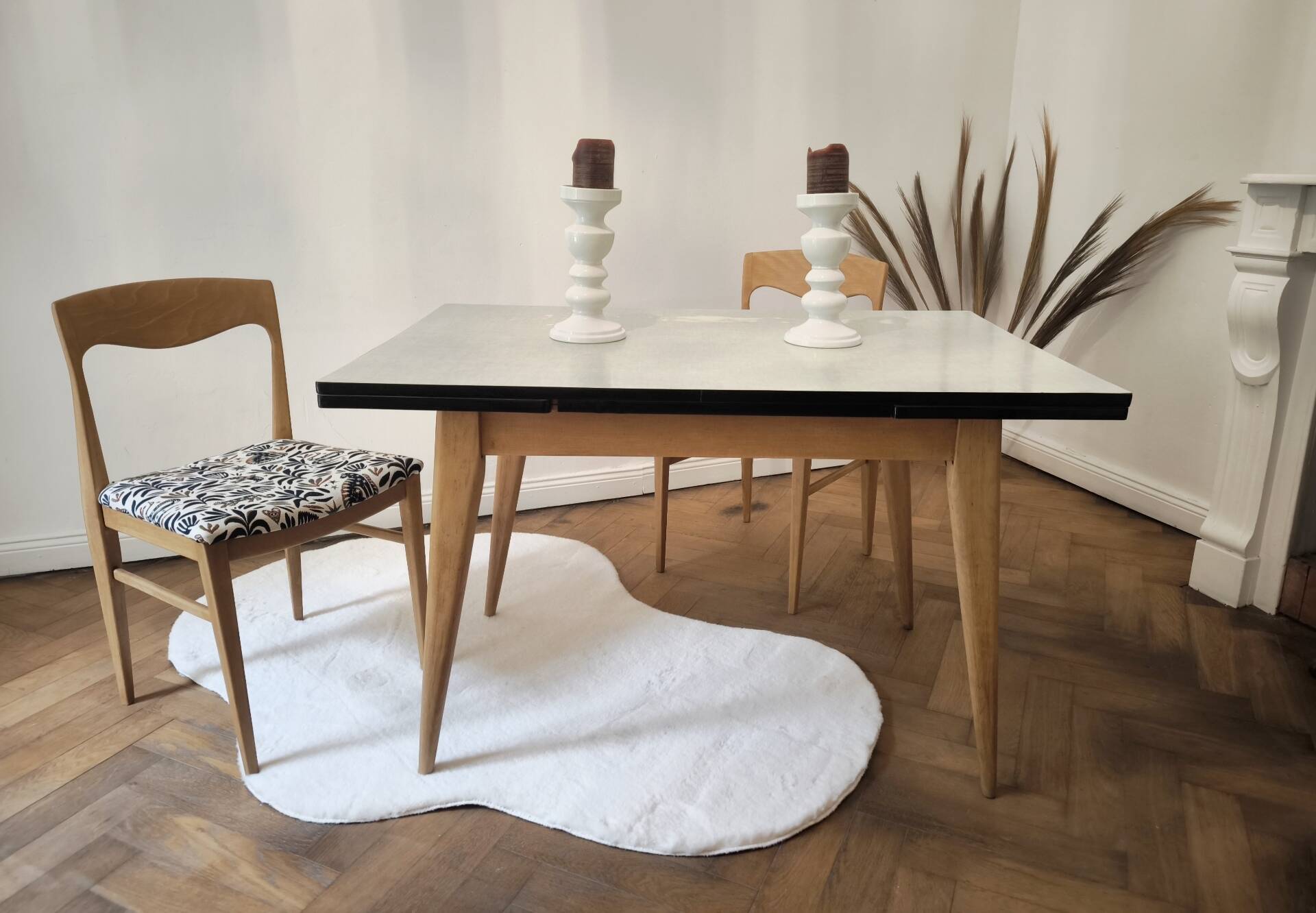 Vintage table in aqua Formica with extensions – Wooden legs