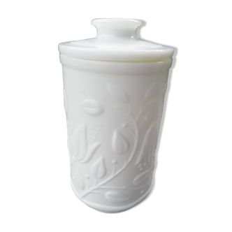 Apothecary pot in opaline