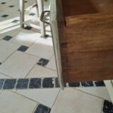 Distressed chest of drawers