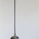 Grand lampadaire vintage en osier avec un dessus en chrome et un abat-jour en osier naturel – lumière suspendue italienne des années 1970 de l'ère spatiale.