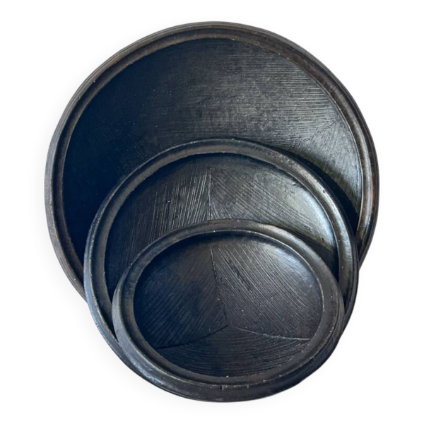Lot Plats ''Kânâh'' en terre cuite fumée intérieur striés   Ø 17-25-32-40 cm