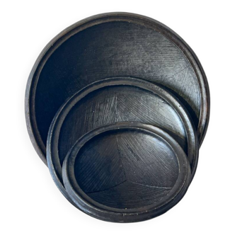 Lot Plats "Kânâh" en terre cuite fumée intérieur striés | Ø 17-25-32-40 cm