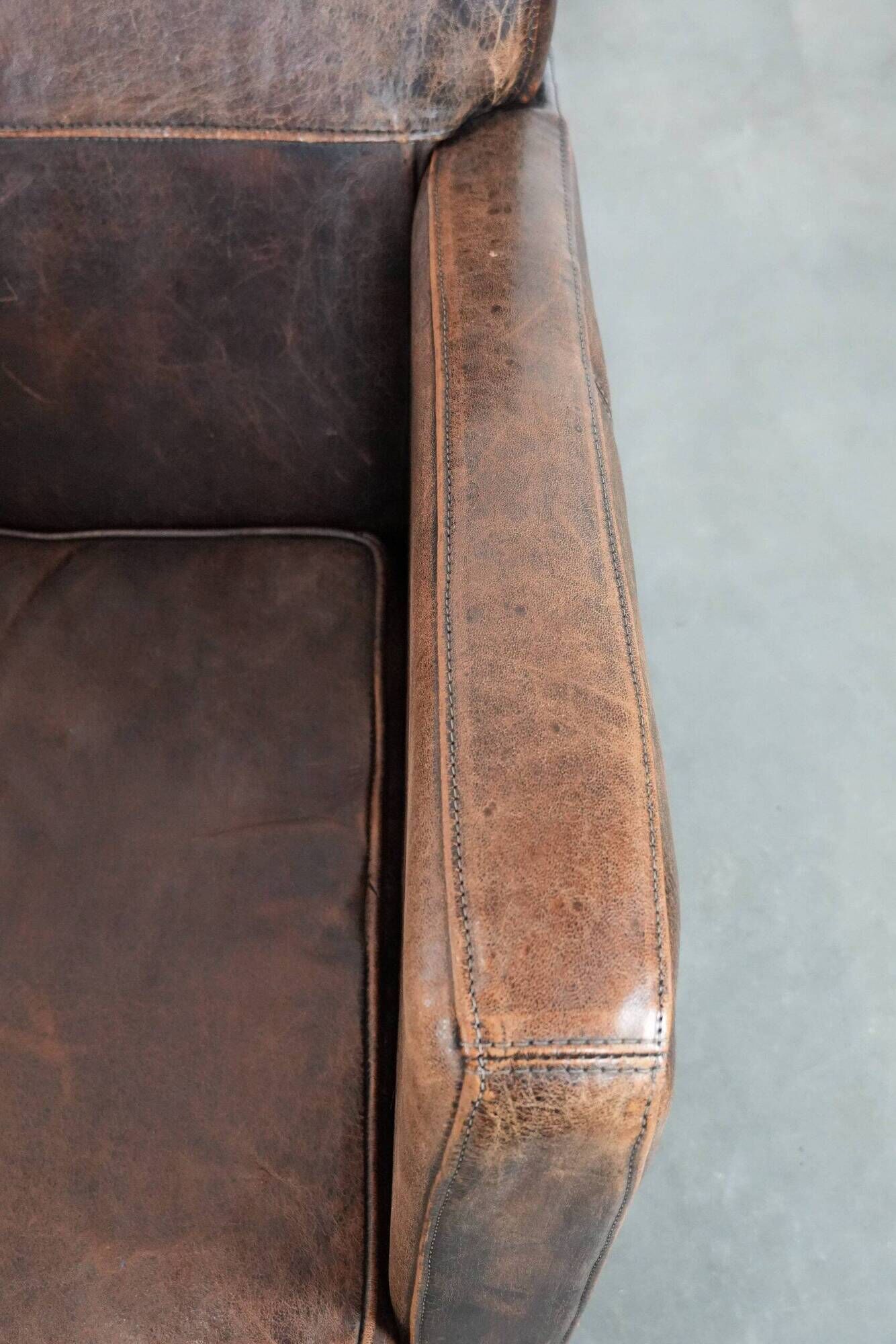 Sleekly shaped timeless design armchair made of sheepskin leather