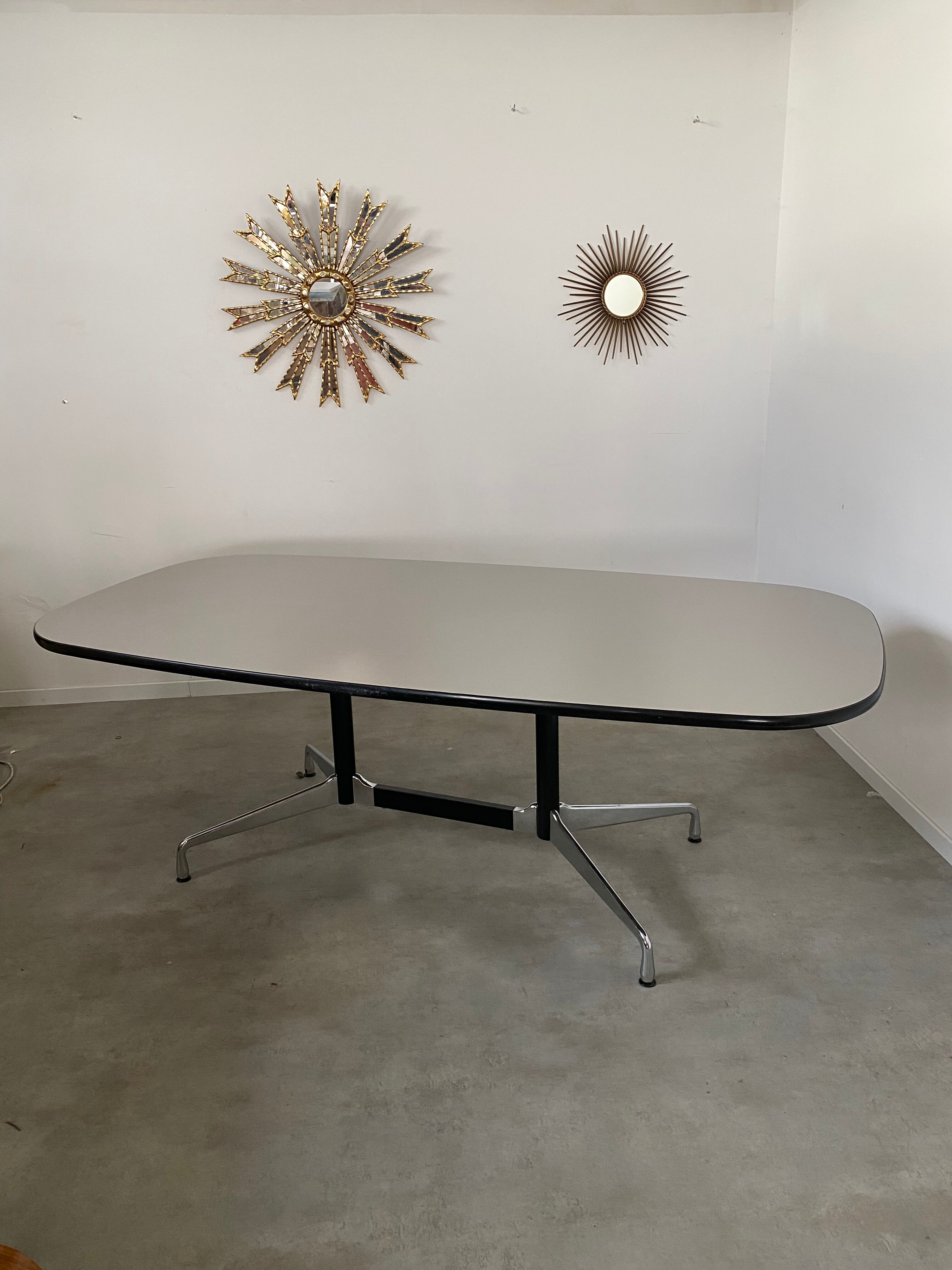 Table room table conference by Charles Ray Eames for Vitra