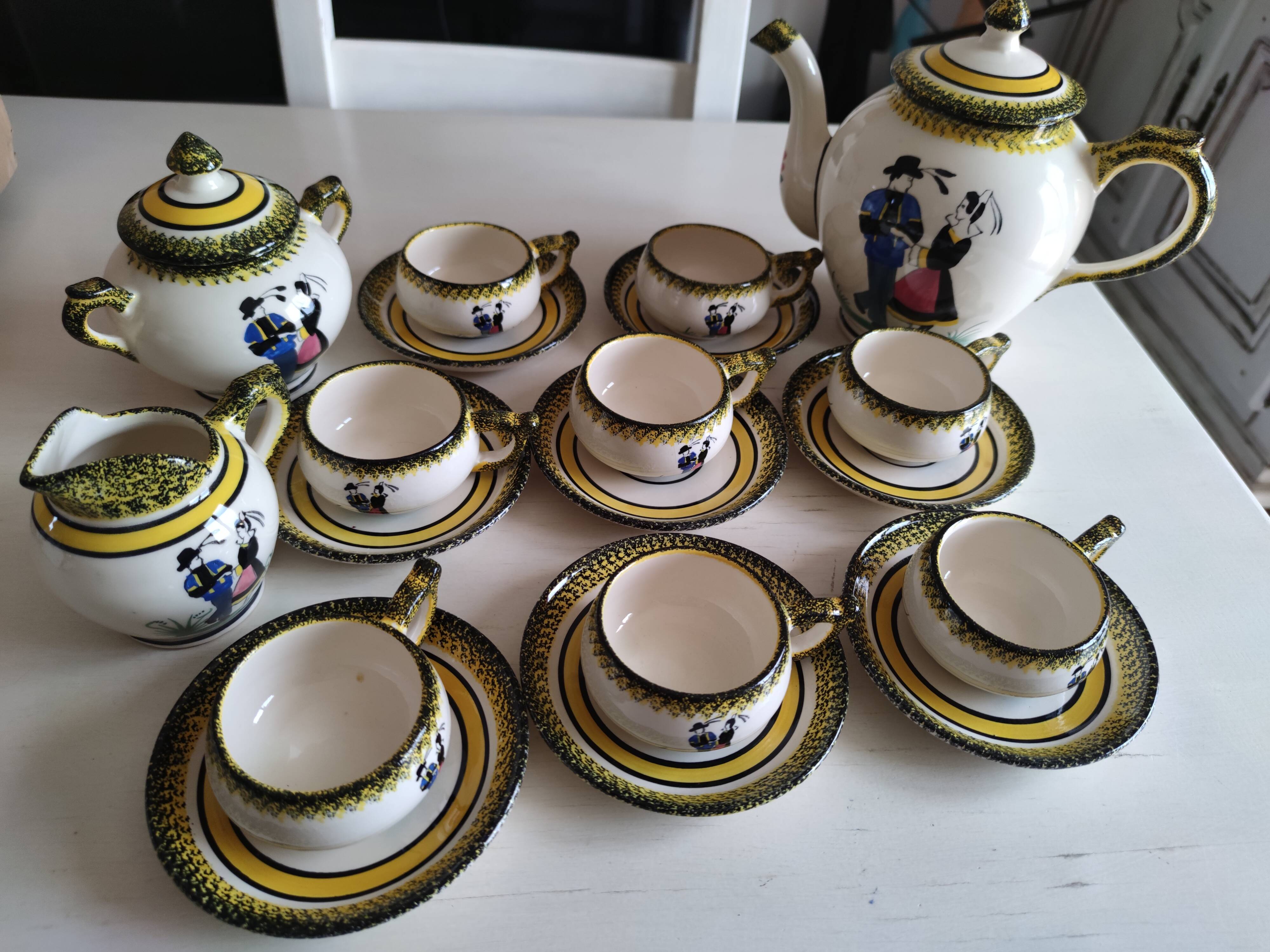 Henriot Quimper coffee service 8 cups/saucers, coffee pot, sugar bowl, jug.