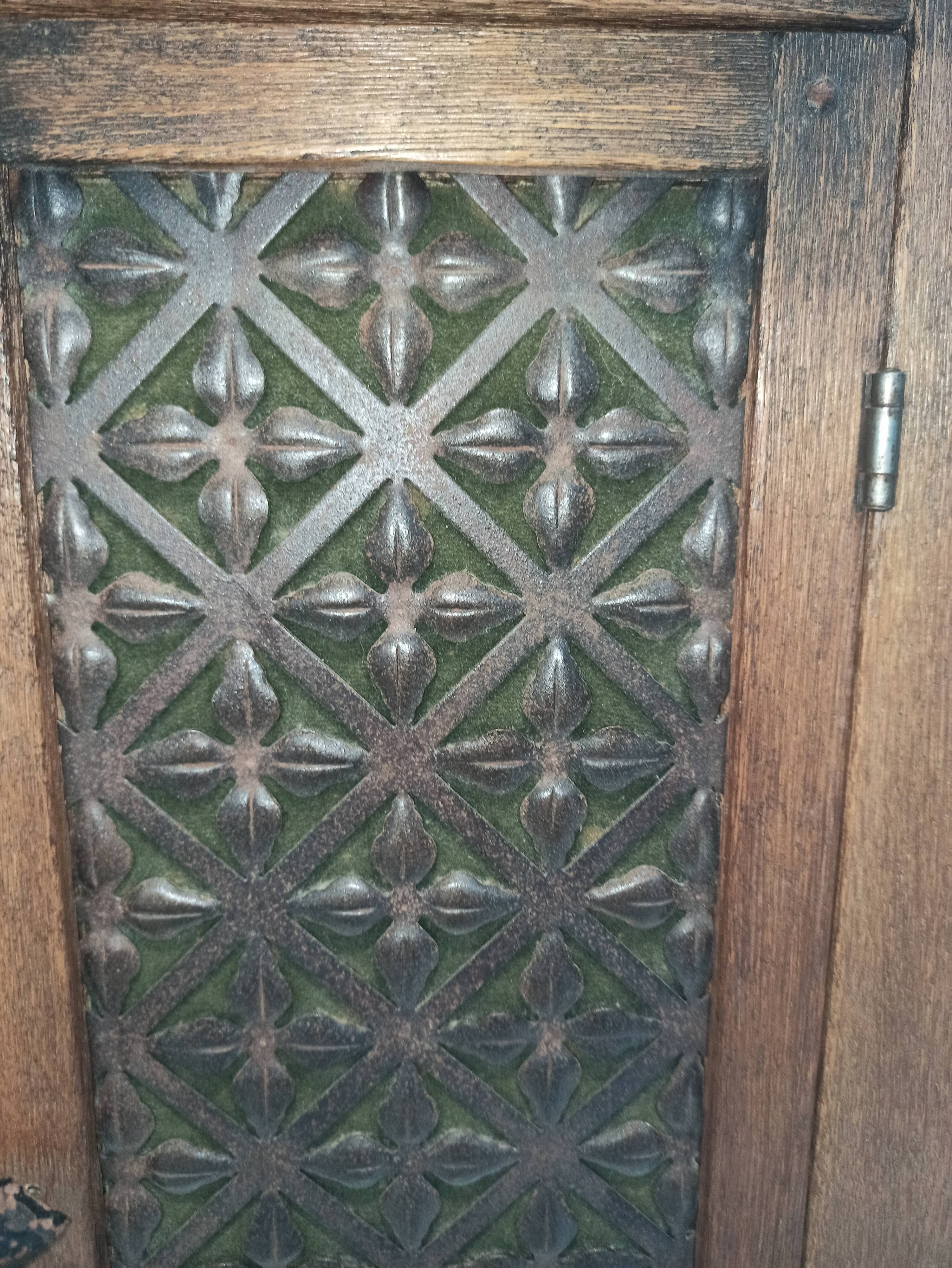 Trypic mirror, with tablet. Velvet and openwork metal braces
