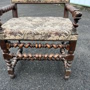 Fauteuil de style Louis XIII à dossiers et pieds torsadés