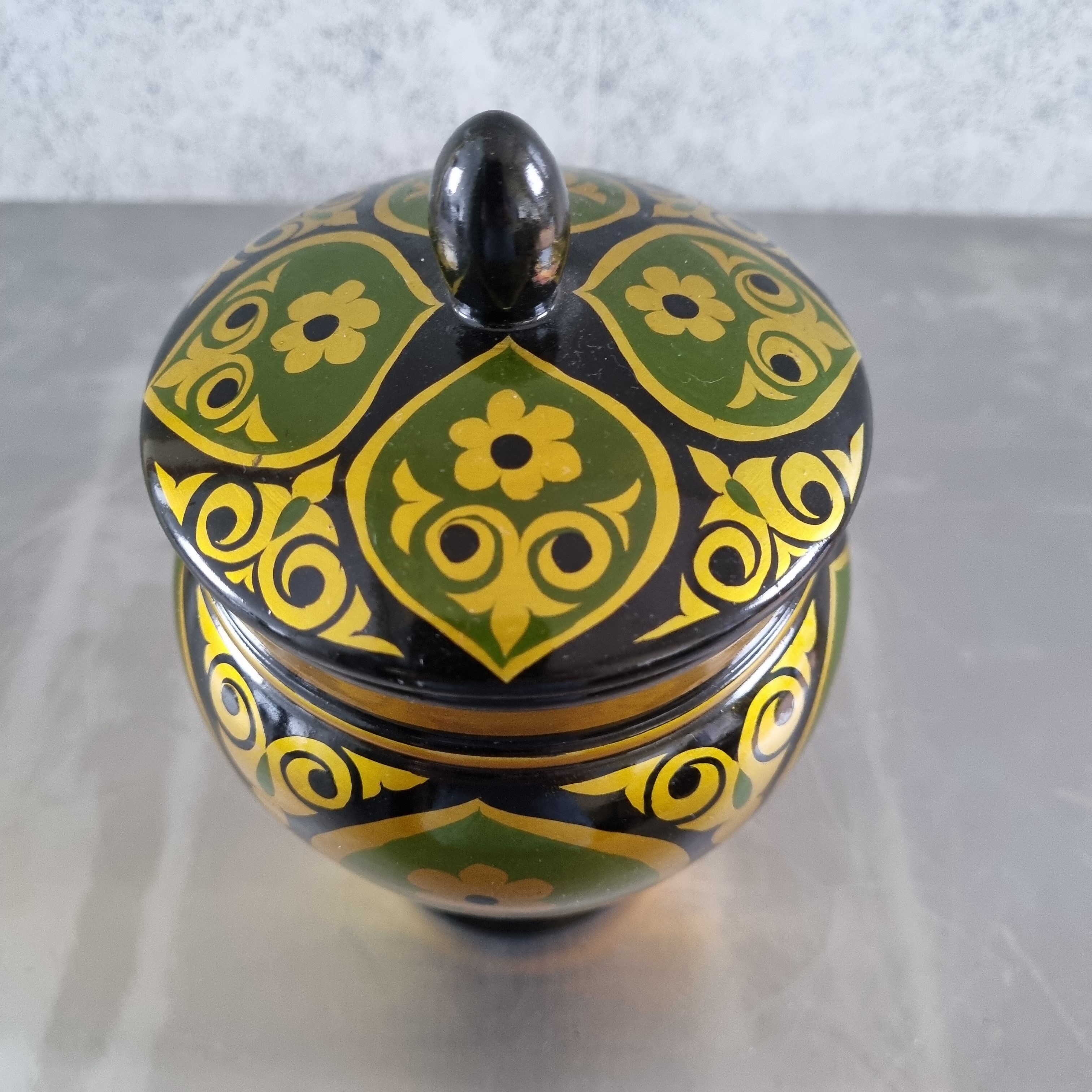Pot en bois peint laqué artisanat russe Khokhloma