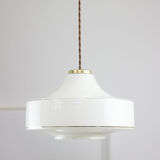 Suspension italienne en verre blanc et laiton du milieu du siècle