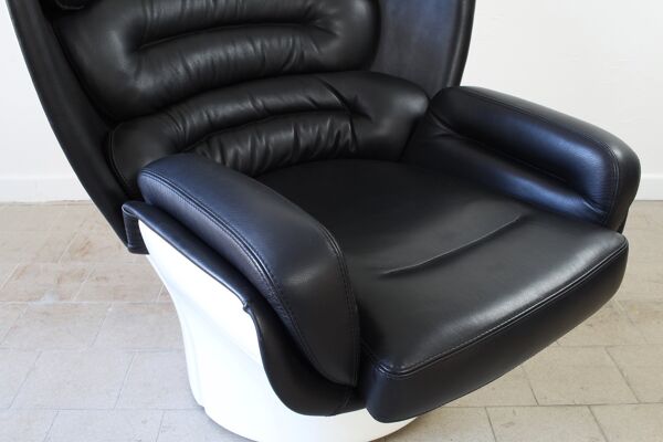 Joe Colombo Elda Chaise + Pouf en cuir noir et coque en fibre de verre blanche