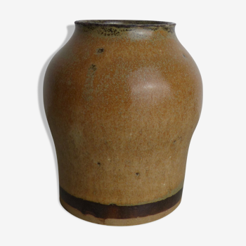 Vase in beige sandstone and khaki