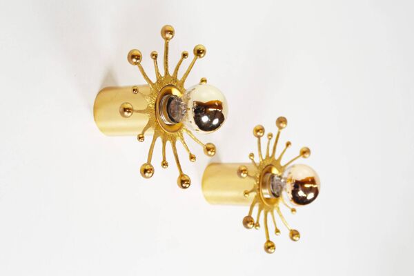 Ensemble (2) de lampes murales 'sputnik' en laiton par Nipro, Norvège, années 1970.