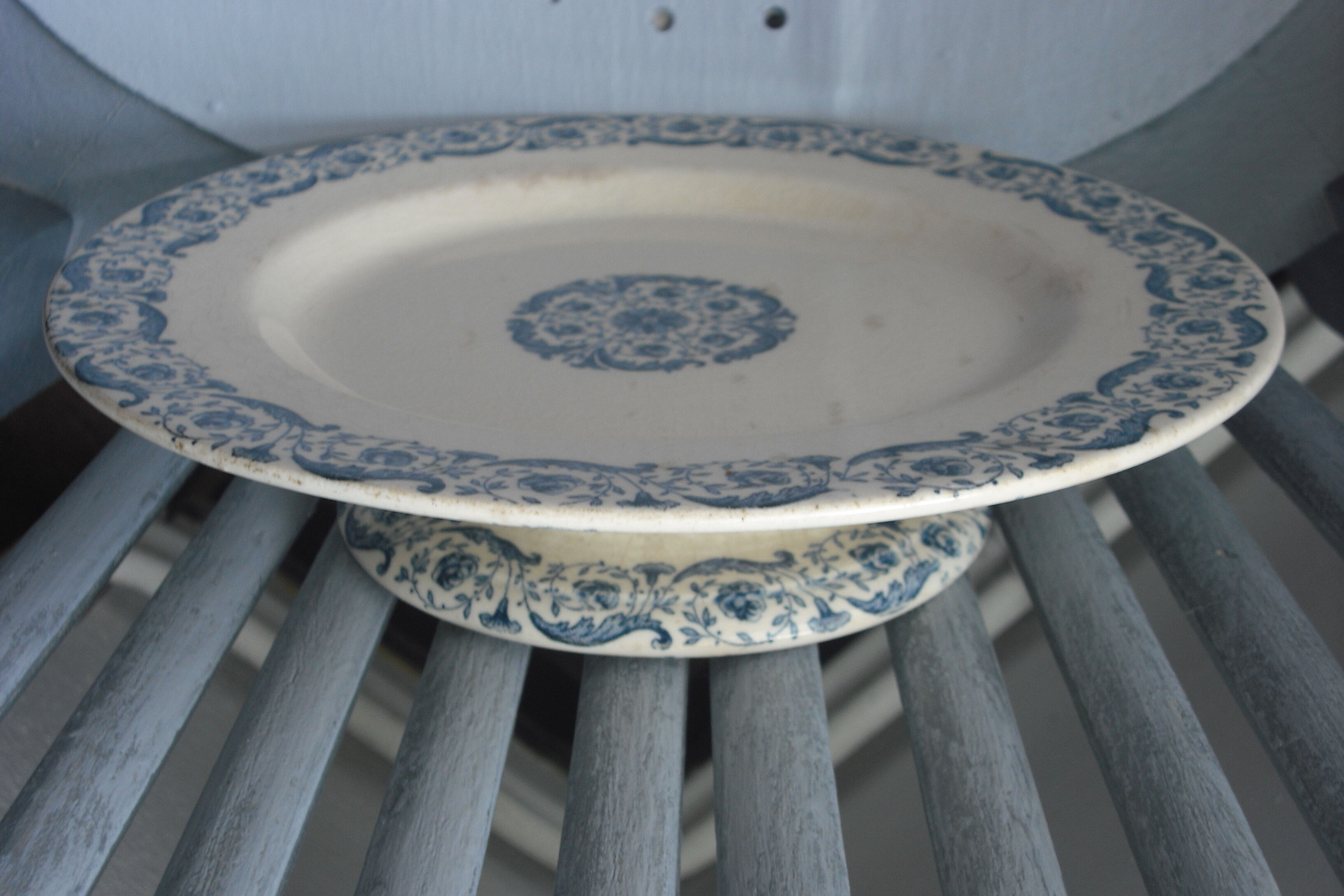 15 Gien porcelain plates and 1 cake dish on foot