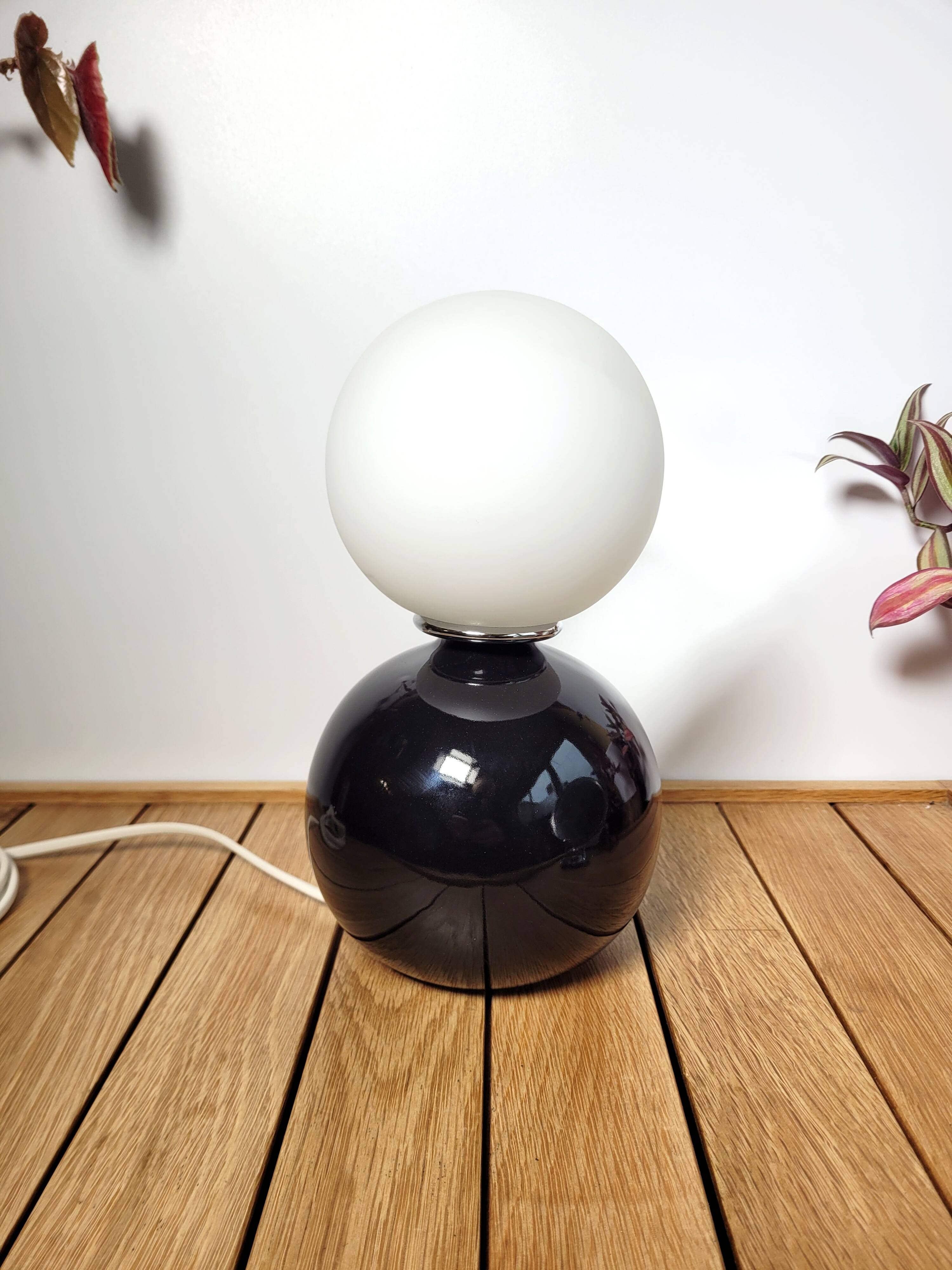 Vintage 1980 globe ball table lamp