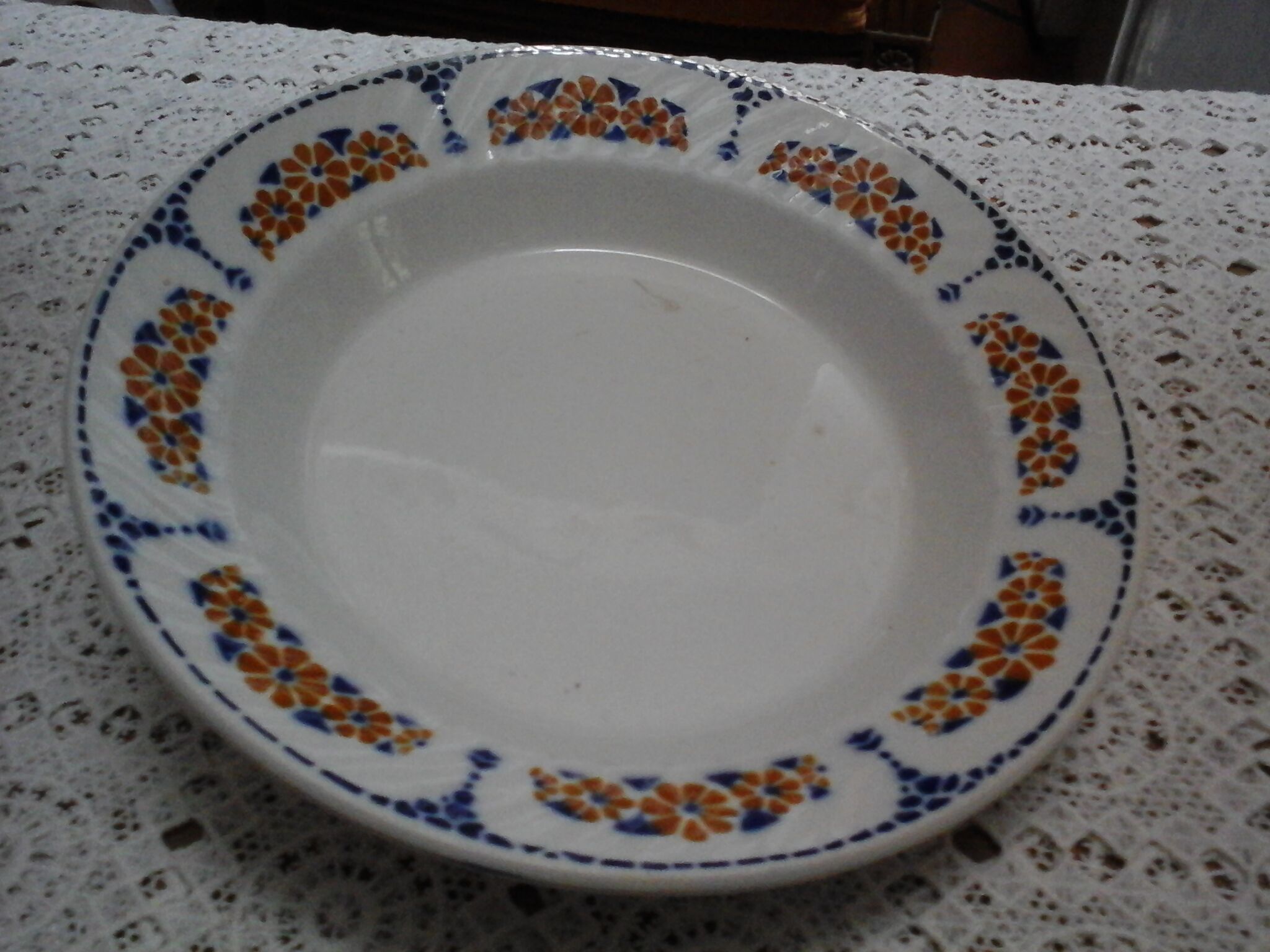 Hollow dish St Amand