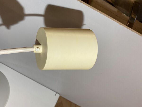 Suspension en laiton et verre opale par Limburg Glashütte