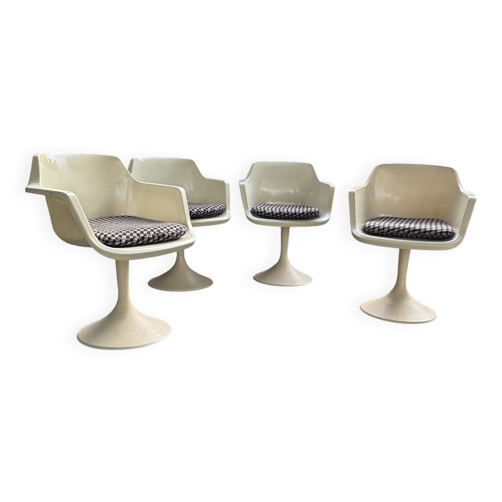 Set of 4 white swivel Tulip chairs, designer