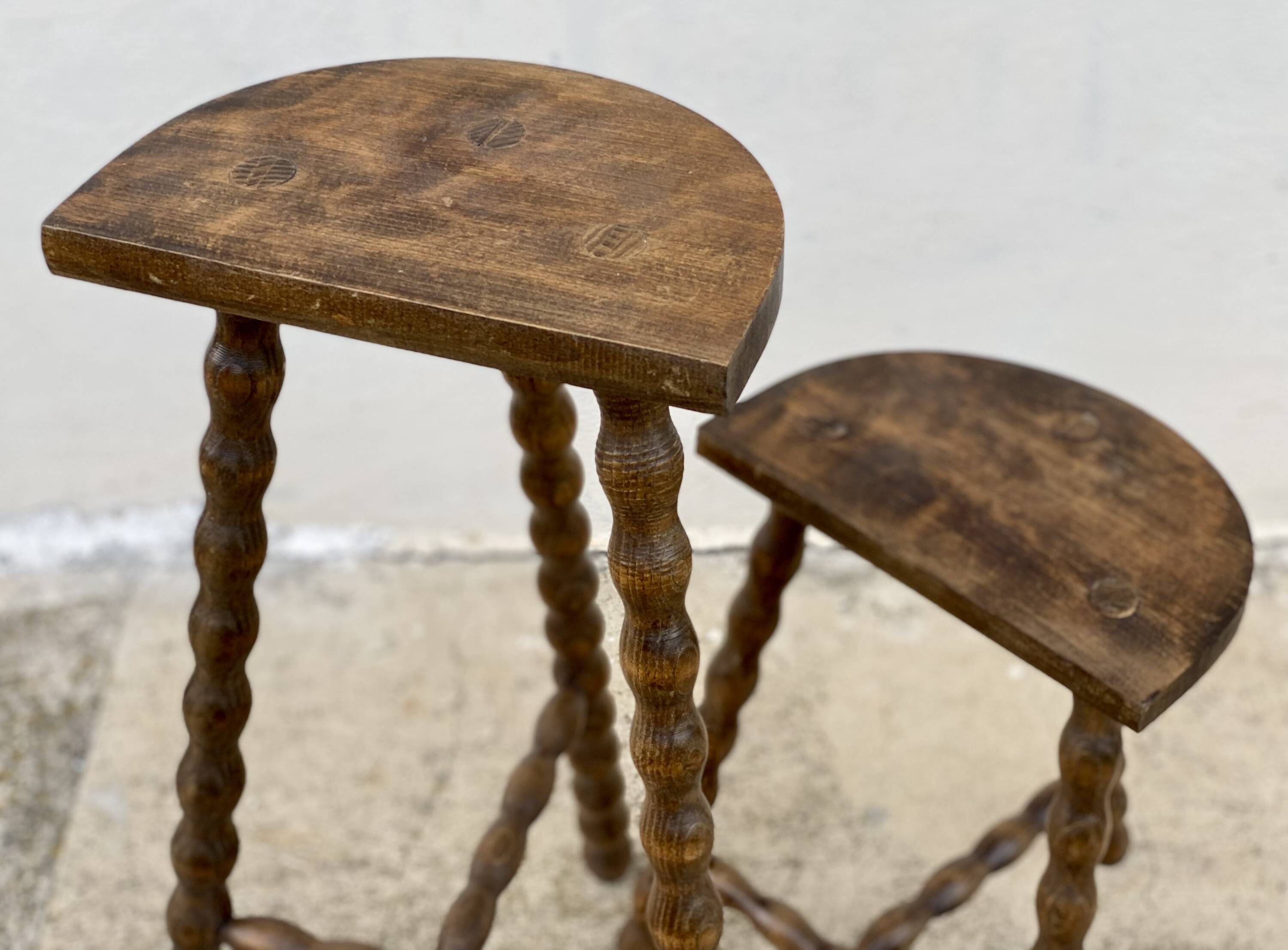 Set of 2 high and low tripod stools with turned legs, vintage plant holder, 1960s