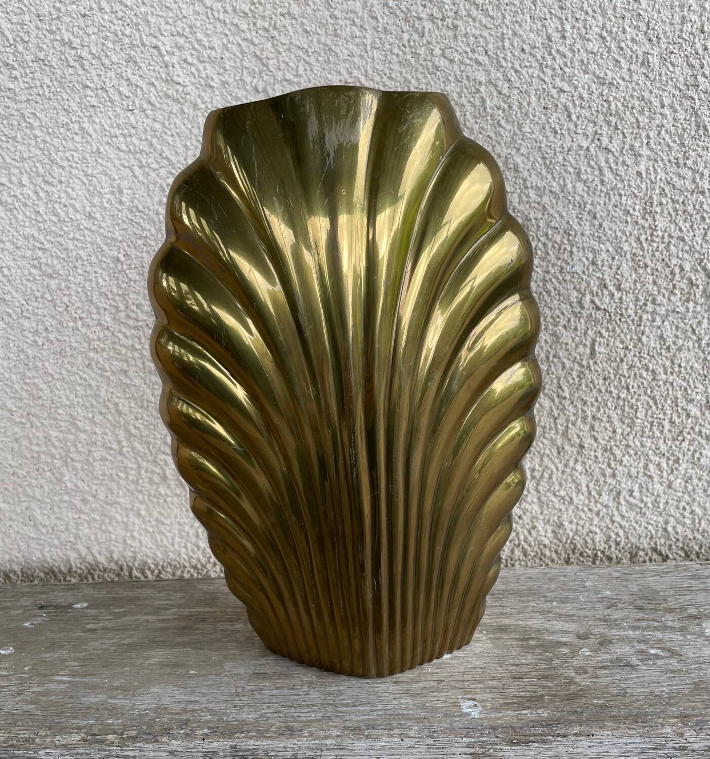 "Coquille" metal vase by macr, made in Italy, 1960s.