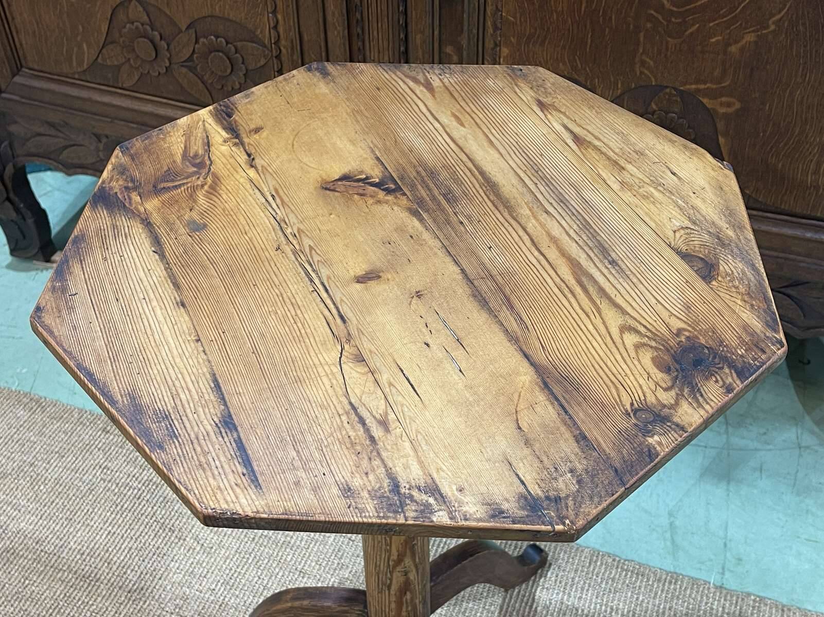 Fir pedestal table early 20th century