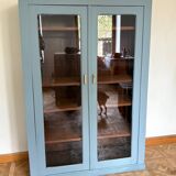Bibliothèque vitrée bleu orage