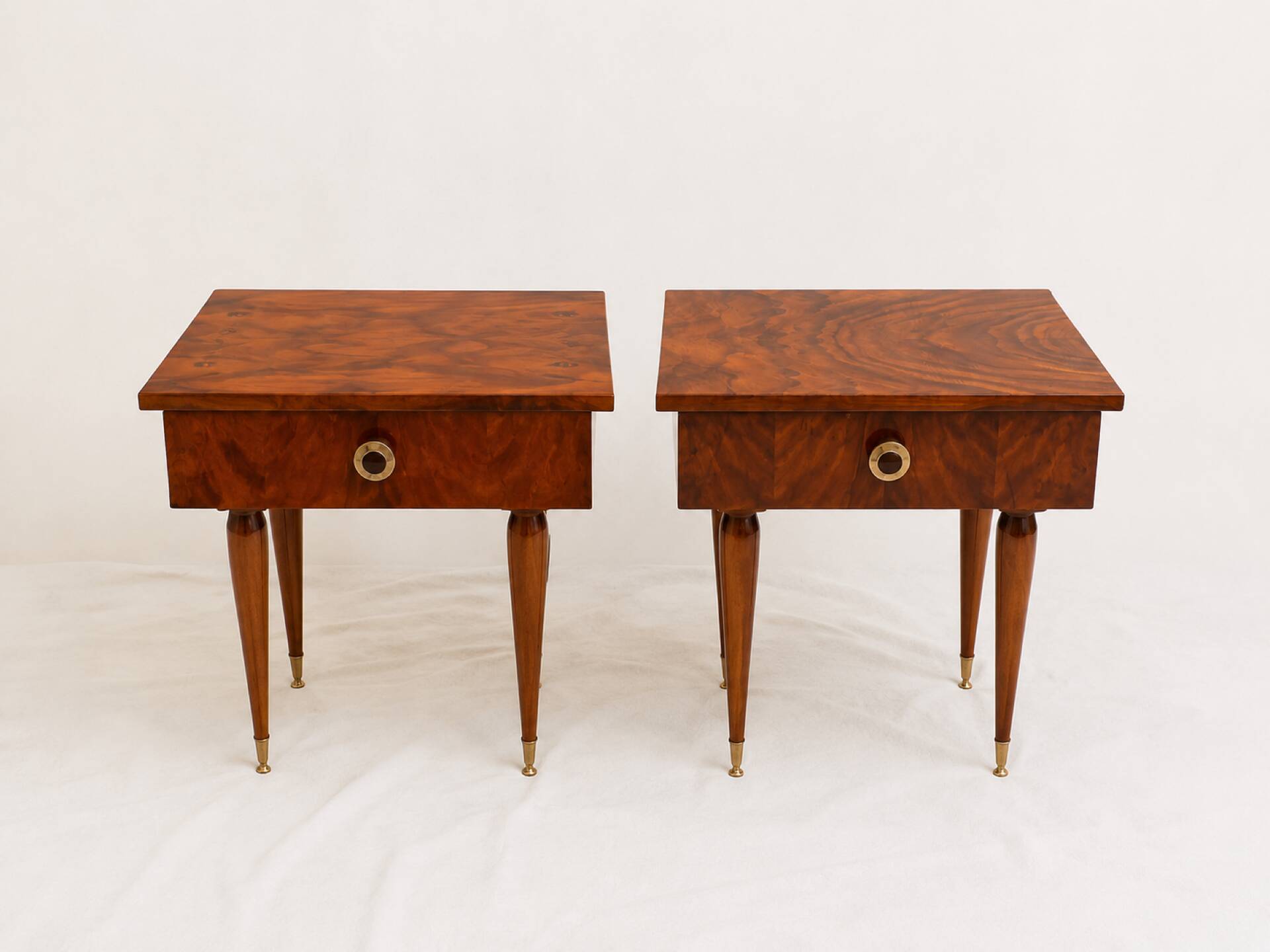 Pair of vintage bedside tables in veneered wood with a glossy finish.