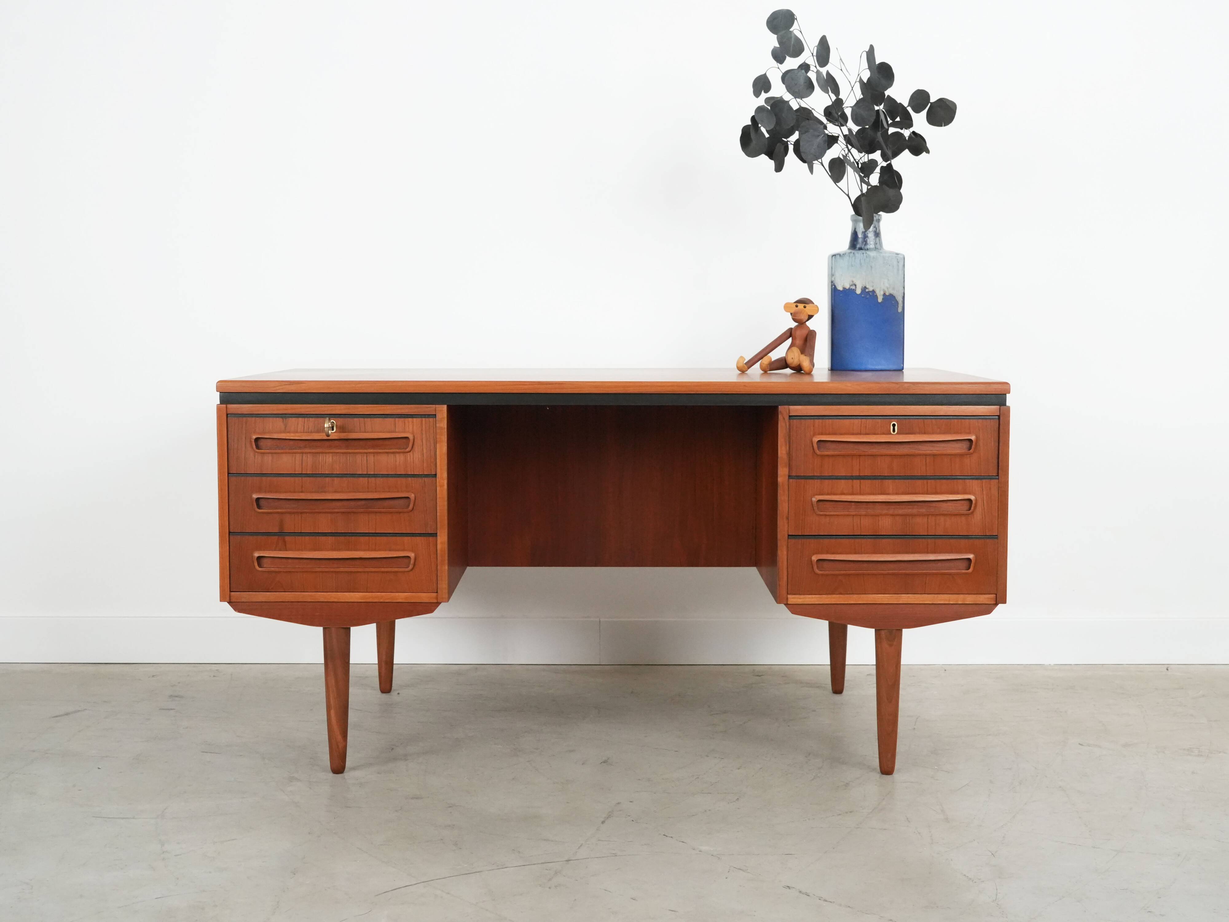 Teak desk, Danish design, 1960s, designer: J. Svenstrup