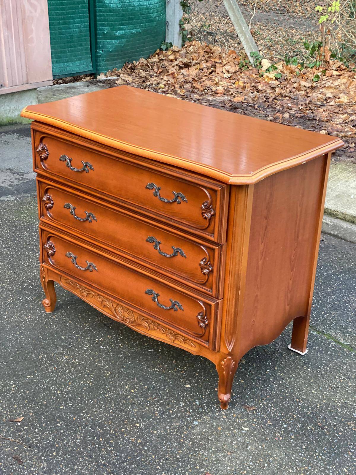 Commode vintage Louis XV en bois imitation des années 80