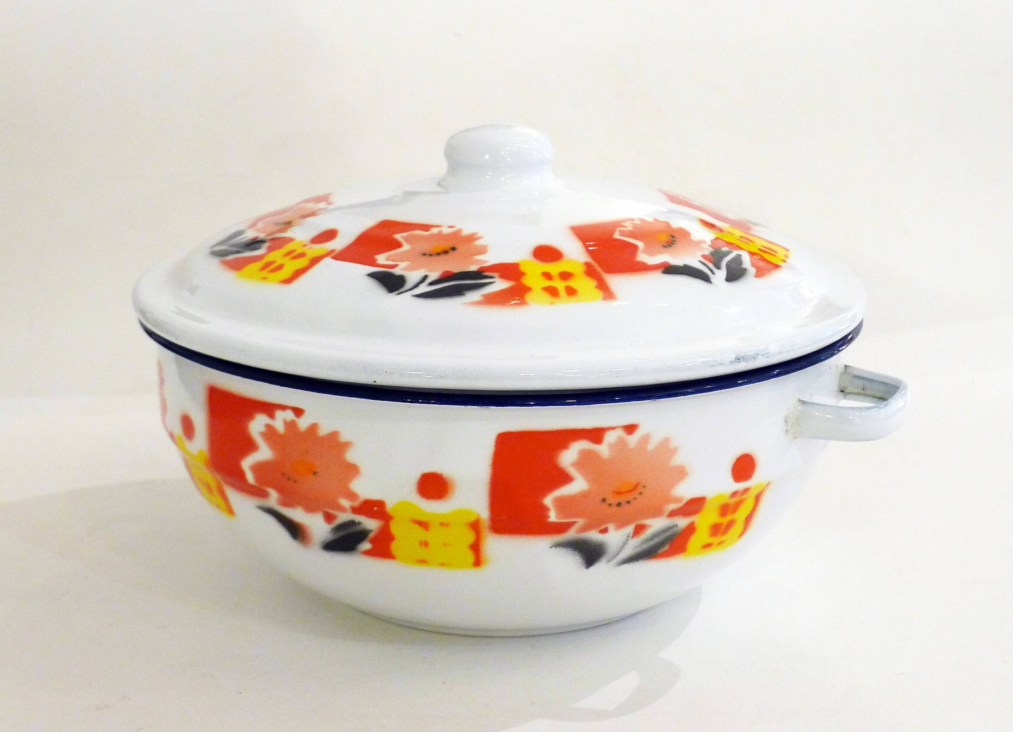 Small metal enamelled casserole China