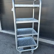 Desserte à roulettes à 4 plateaux perforés en métal galvanisé