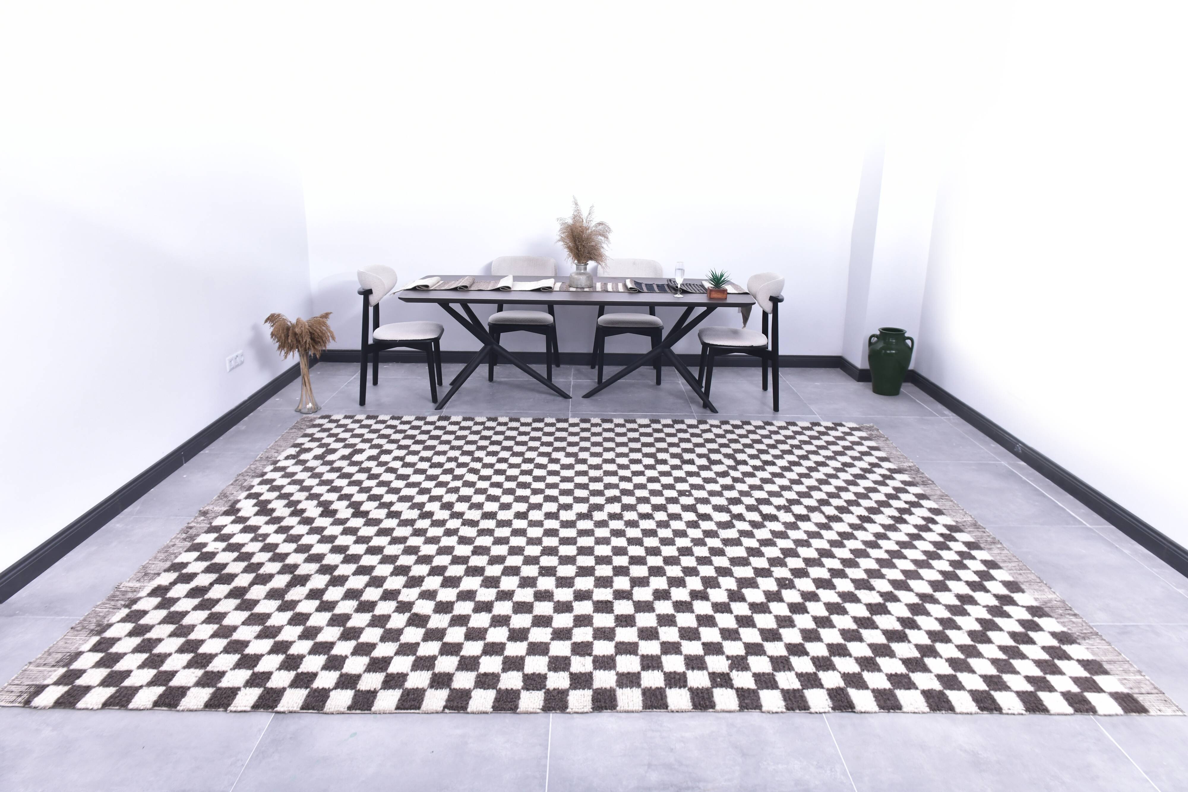 9x11 Brown & White Checkered Moroccan Rug, 269x349Cm