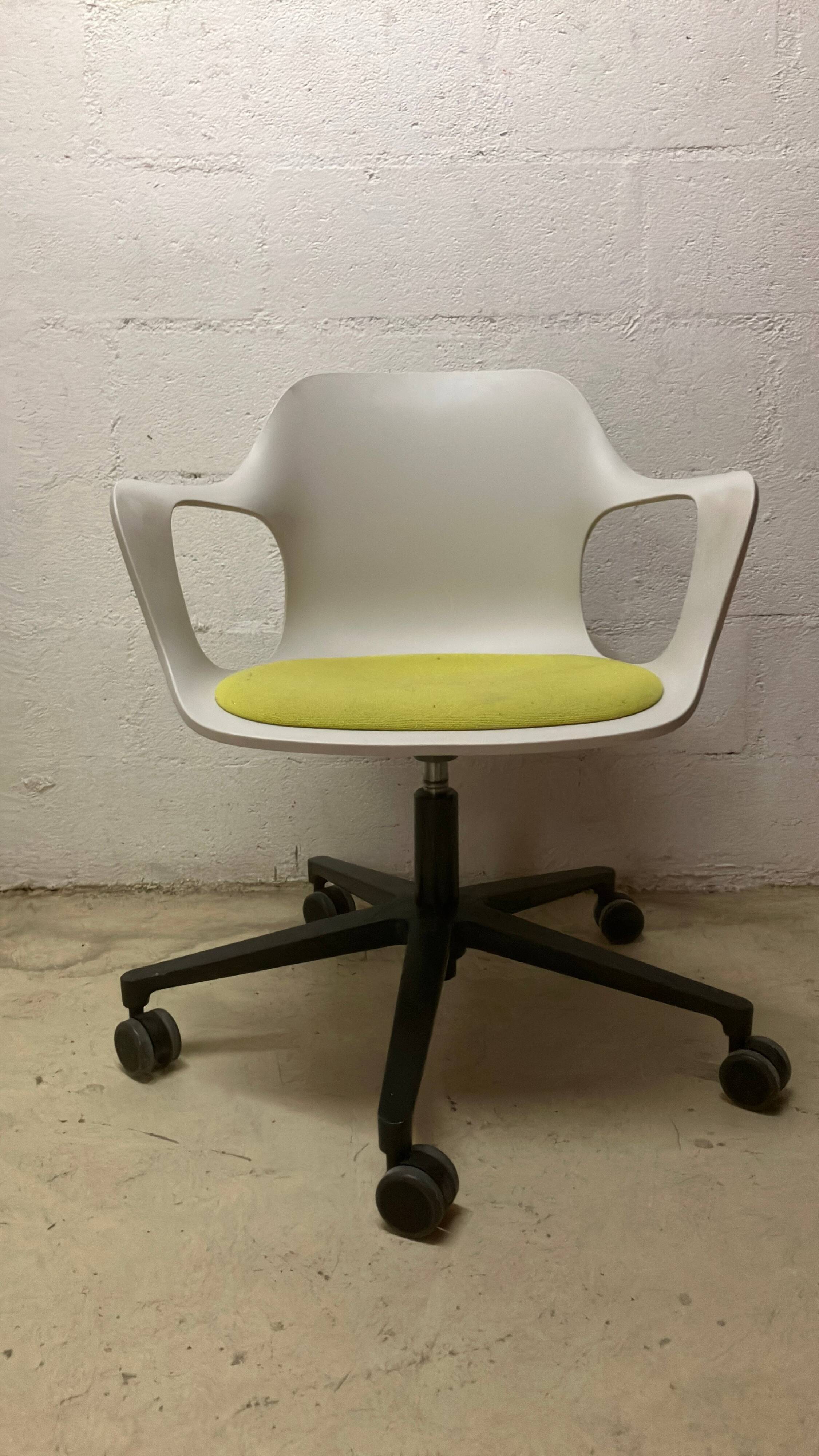 Vitra Meeting Chair - HAL RE Armchair Studio