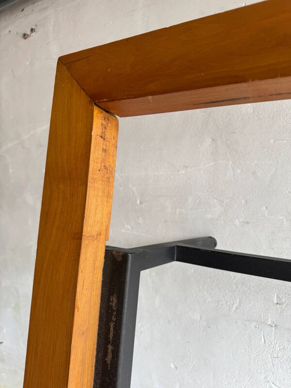 Ensemble de 2 méridiennes minimalistes DeCoene — Bois naturel et treillis métallique noir avec finitions en laiton