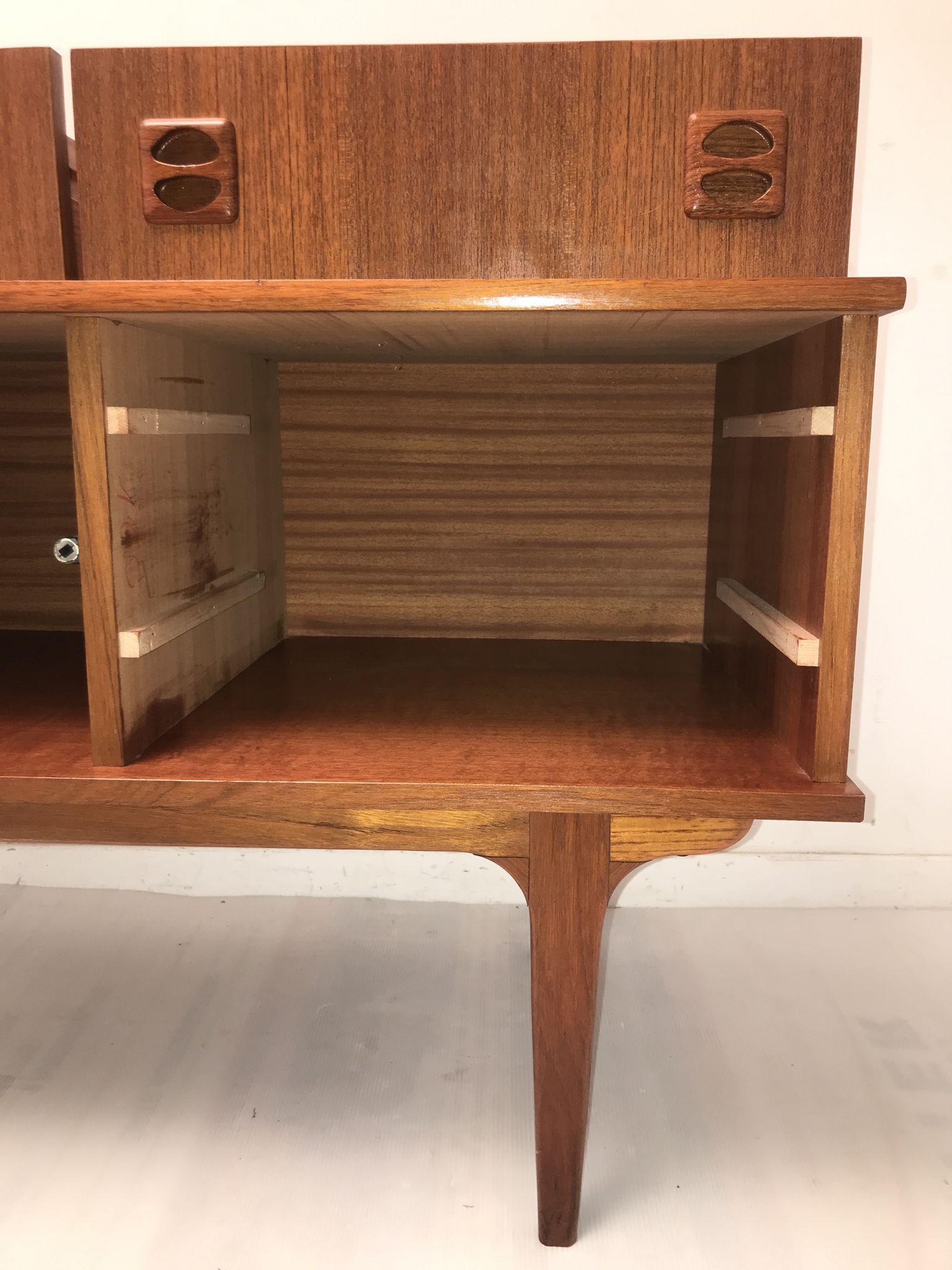 Scandinavian 60s row with spindle feet