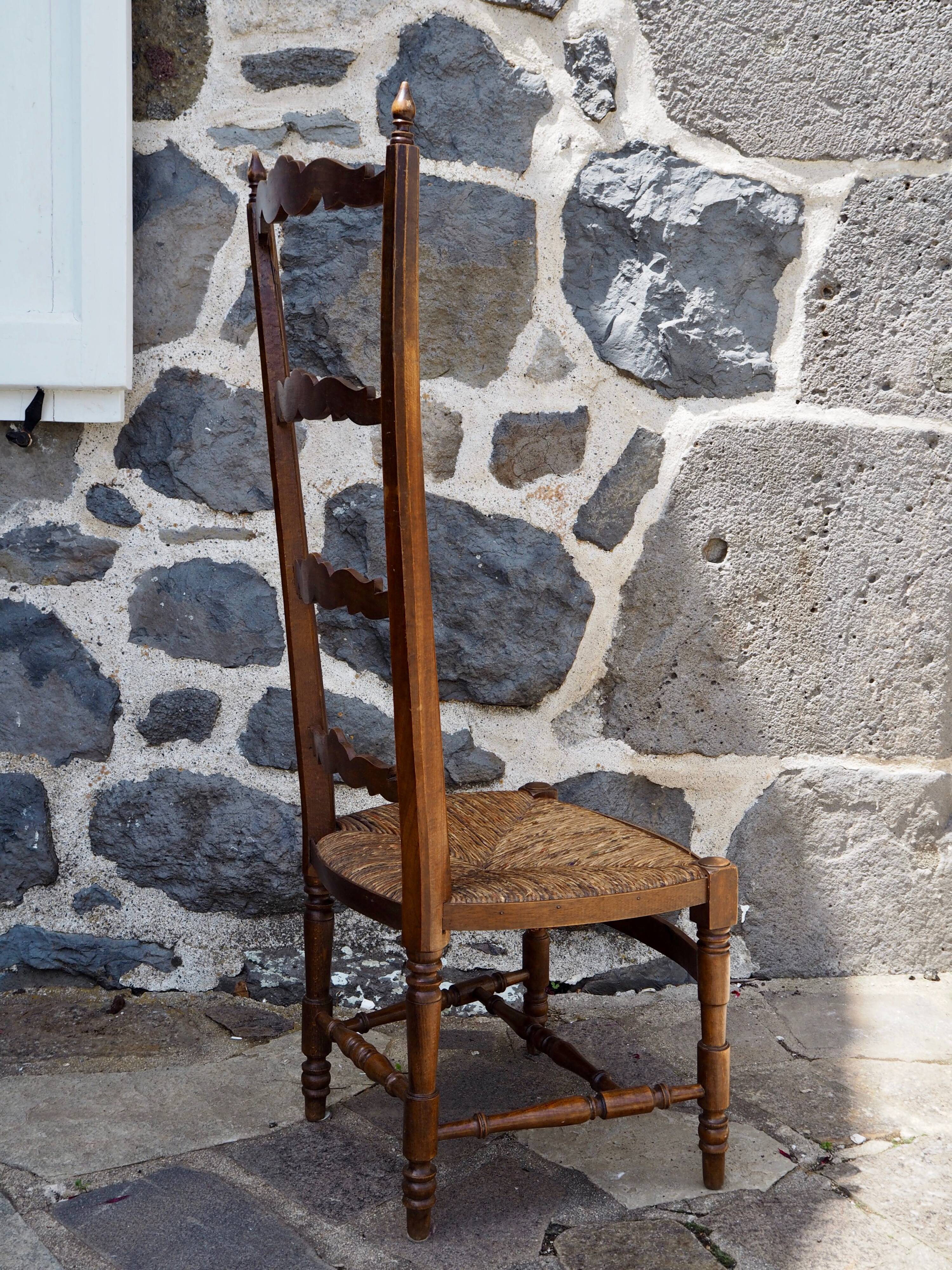 Carved mulched nanny chair