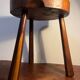 Tabouret tripode ancien fait main – Bois massif