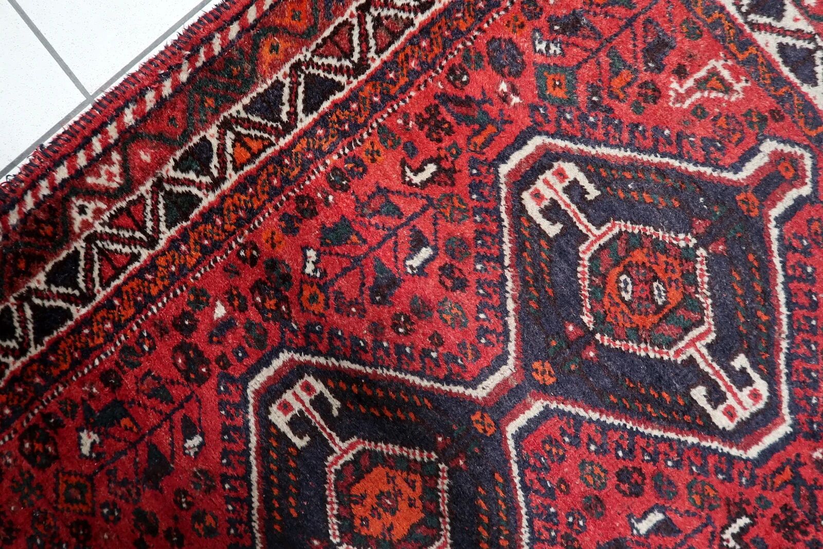 1930s Handmade Wool Rug with Three Medallions, 114 × 159 cm - 1C1294