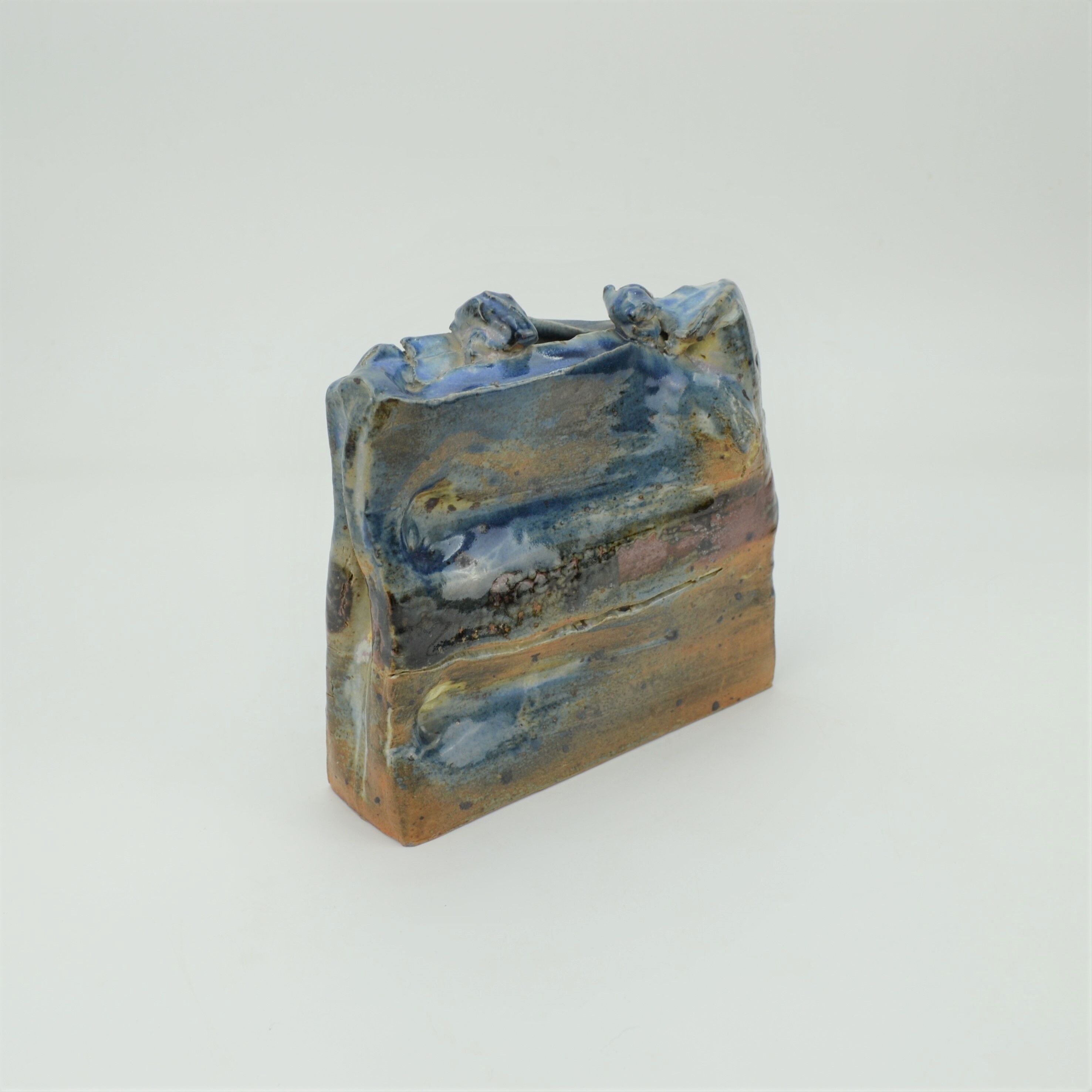 Sandstone vase by Vicente Vigreyos